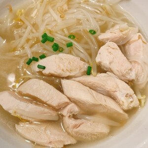 蒸し鶏のフォーです☆喉ごしちゅるるん～♪アジア麺☆